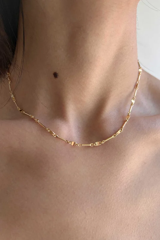 TWISTED CHAIN NECKLACE