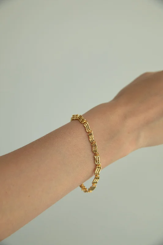 WAVY CHAIN BRACELET